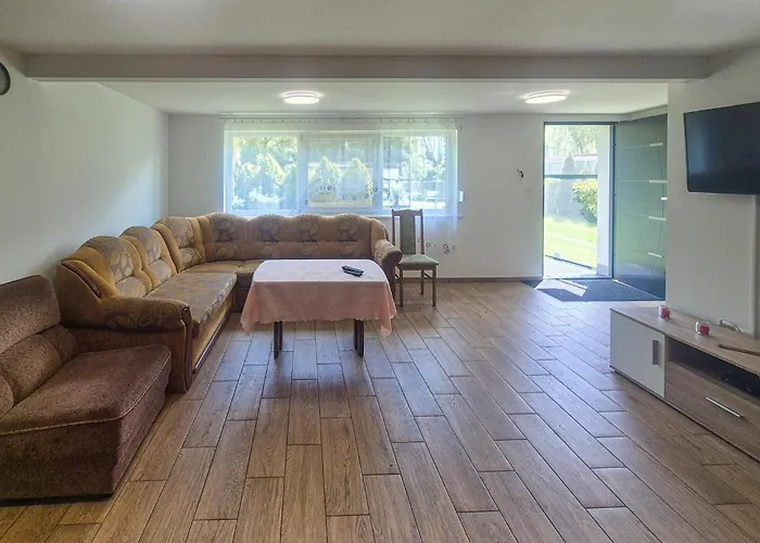 1 Bedroom Beautiful In *